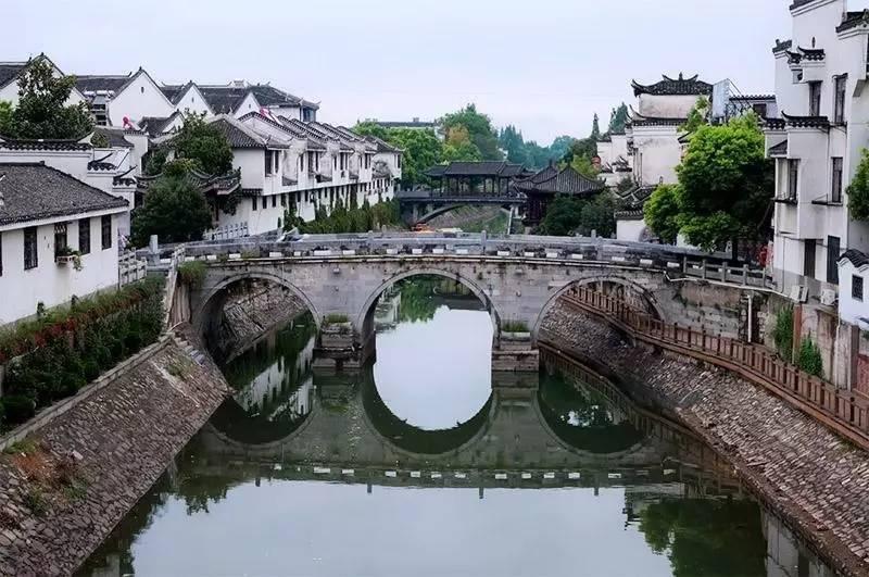 马斯克认为美国领导层正在积极推动非法移民